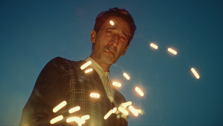 Adrien Brody en The Brutalist. Adrien Brody en The Brutalist.