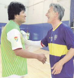 Asume Macri la presidencia con asistencia parcial de la oposición (foto 1)