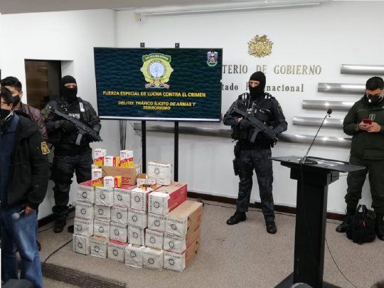 El gobierno de facto de Bolivia decomis&oacute; 126.000 balas que, dice, eran para el MAS.