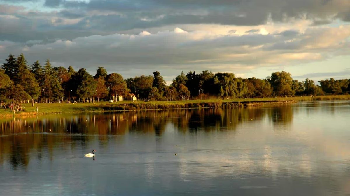 A beautiful lagoon, a picturesque town and the tranquility of the countryside: what is the unique destination less than 200 km from Buenos Aires ideal to escape from the city