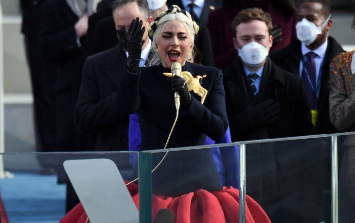 Lady Gaga emocionó a todos con su versión del himno de EEUU