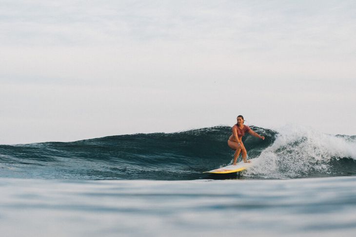 Con solo 5,000 habitantes permanentes y Pueblo Mágico desde 2015, Sayulita recibe cada año a miles de viajeros que buscan oleaje, gastronomía y una costa que todavía respira autenticidad. Con solo 5,000 habitantes permanentes y Pueblo Mágico desde 2015, Sayulita recibe cada año a miles de viajeros que buscan oleaje, gastronomía y una costa que todavía respira autenticidad.