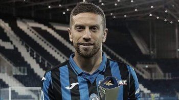 Papu Gómez, establecido en Italia, no quiere volver al país