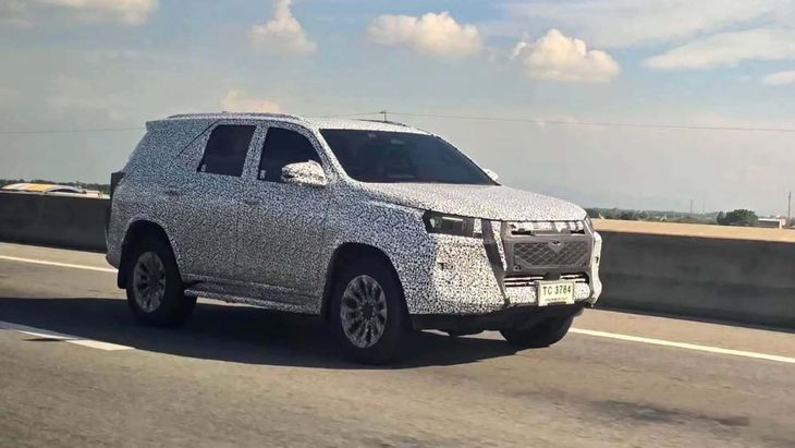 La transformación también alcanzaría al habitáculo. Toyota trabaja en una actualización tecnológica que podría modificar considerablemente la experiencia a bordo, con una presentación más moderna y nuevas funciones de conectividad. La transformación también alcanzaría al habitáculo. Toyota trabaja en una actualización tecnológica que podría modificar considerablemente la experiencia a bordo, con una presentación más moderna y nuevas funciones de conectividad.