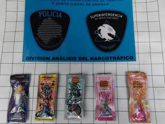 El procedimiento fue realizado por efectivos de División Análisis del Narcotráfico de la Policía de la Ciudad.
