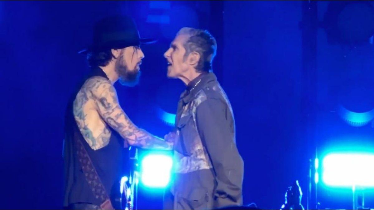 Dave Navarro leaving Jane’s Addiction? The guitarist’s decision after being attacked by Perry Farrell