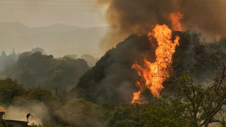 Temperatures of up to 45 ° C are expected, increasing the risk of new fires.