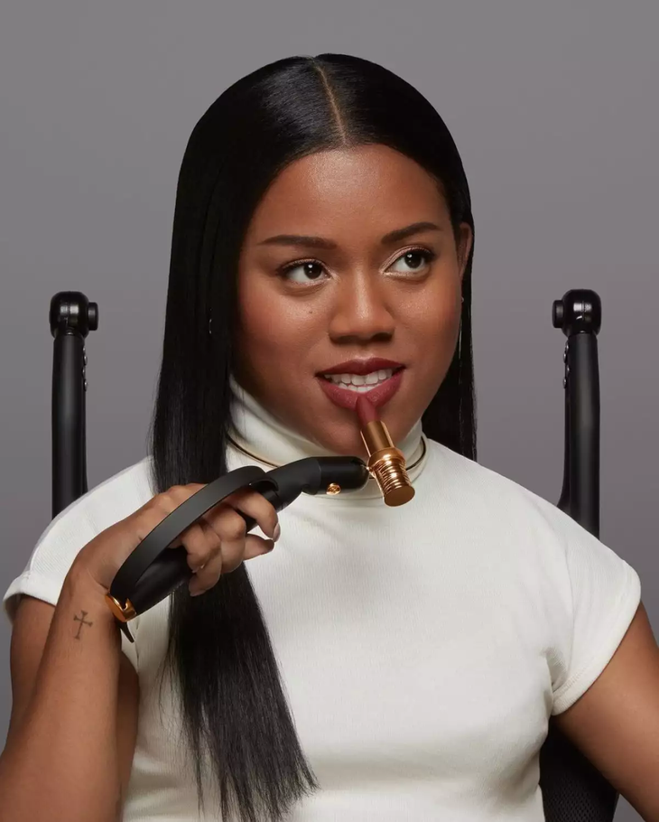 La tecnología avanza al servicio de la inclusión: una solución de belleza brinda autonomía a millones que enfrentan desafíos motrices. La tecnología avanza al servicio de la inclusión: una solución de belleza brinda autonomía a millones que enfrentan desafíos motrices.