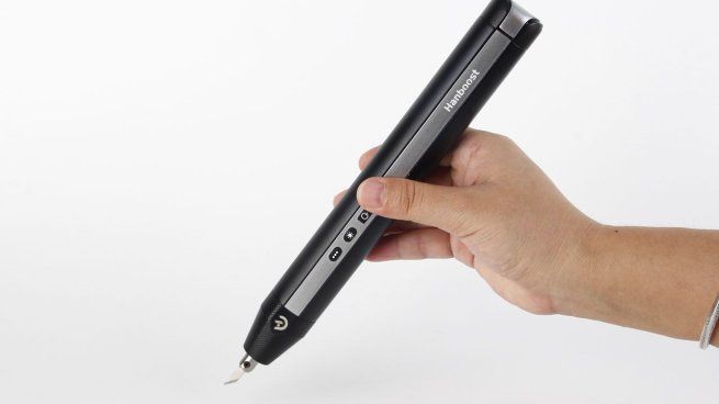 El Hanboost C1 es un cutter automático que puede cortar papel, plástico o madera fácilmente.