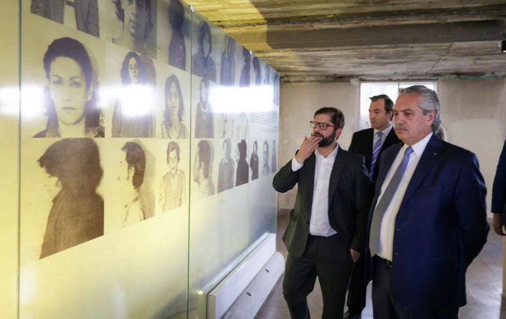 Alberto Fernández visitó junto a Gabriel Boric el Museo Sitio de Memoria Esma.