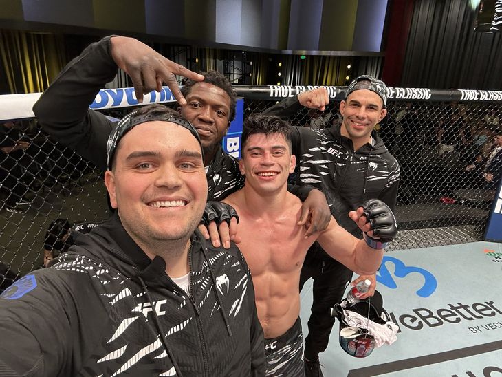 El enfrentamiento estuvo precedido por una tensión marcada en el pesaje: Vallejos marcó 146 libras (66.2 kg), mientras que su rival registró 144.5 (65.5 kg), tras un cruce de declaraciones previo al combate.