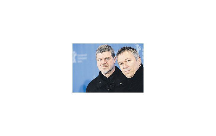 ámbito.com | Gustavo Santaolalla y Miguel Kohan, el director del documental «El café de los maestros», que se vio ayer fuera de programa, en una muestra que arrancó ya con febril actividad en el mercado berlinés, segundo en importancia después de Cannes.