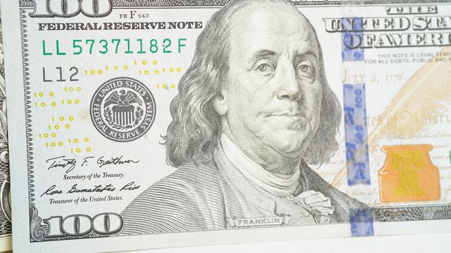 El dólar cayó levemente y quedó por debajo de los 40 pesos.