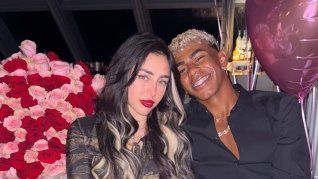 Ambos habían confirmado su relación a fines de agosto. Ambos habían confirmado su relación a fines de agosto.