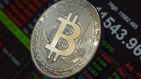 bitcoin sigue estancado y los inversores esperan: dogecoin se dispara 16%