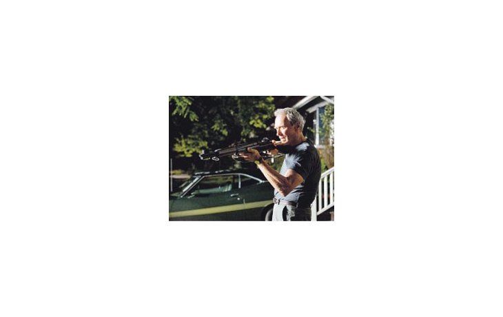 ámbito.com | «Gran Torino» aparenta ser un ejercicio de distención, de bajo costo, apoyada en viejos guiños de Clint Eastwood, y quizá por eso mismo llega tanto a los jóvenes como a sus seguidores históricos.