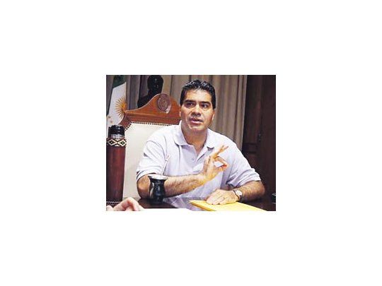 Capitanich exhibió los resultados de dos encuestas de imagen.