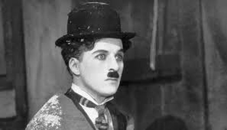 Muere en Suiza en 1977, el célebre actor, director y escritor inglés Charles Chaplin.