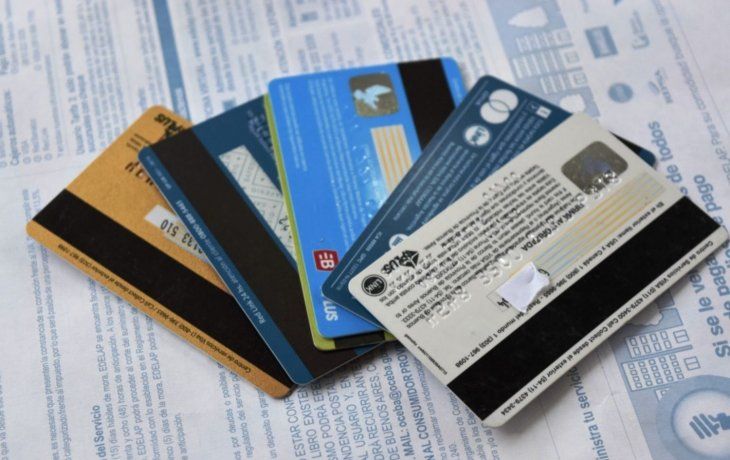 Prohíben a comerciantes manipular tarjetas de crédito
