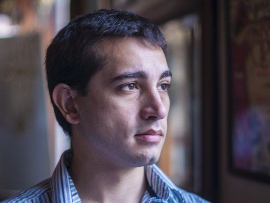 Gonzalo Gossweiler, autor del libro de cuentos Los hologramas no hacen compañía.