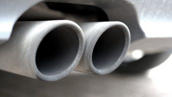 El escándalo de Dieselgate remonta a septiembre de 2015, cuando el gigante alemán confesó haber equipado 11 millones de vehículos con un programa electrónico fraudulento para reflejar menores emisiones de CO2 a las reales.