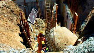 El saneamiento fue definido por las autoridades de salud pública como una de las tres áreas indispensables junto al agua potable y las vacunas, pero la oposición acusa paralización. El saneamiento fue definido por las autoridades de salud pública como una de las tres áreas indispensables junto al agua potable y las vacunas, pero la oposición acusa paralización.