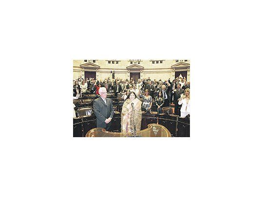La jura de laprimeralegisladora dela comunidadTehuelche deChubut, RosaChiquichano(Frente para laVictoria),despabiló porun instante alos legisladoresen laceremonia dejura en laCámara deDiputados.