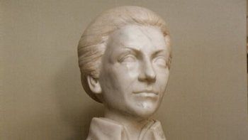 Busto de Isabel Perón.