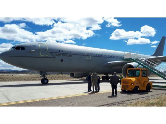 El avión RAF Voyager aterrizó en Comodoro Rivadavia (Foto Twitter @UKinArgentina)