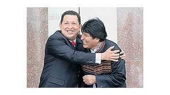 ámbito.com | Hugo Chávezy Evo Moralesconfraternizaronuna vezmás en laCumbre delMercosur deMontevideo. Elvenezolanoadvirtió aEE.UU. quelas revolucionesqueambosencabezan enVenezuela yBolivia podríantornarseviolentas.