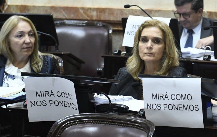 los senadores brindaron su apoyo a la actriz que denuncio a darthes los senadores brindaron su apoyo a la actriz que denuncio a darthes