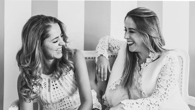 Elva y Azul González Báez, dueñas de una franquicia de extensión de pestañas.