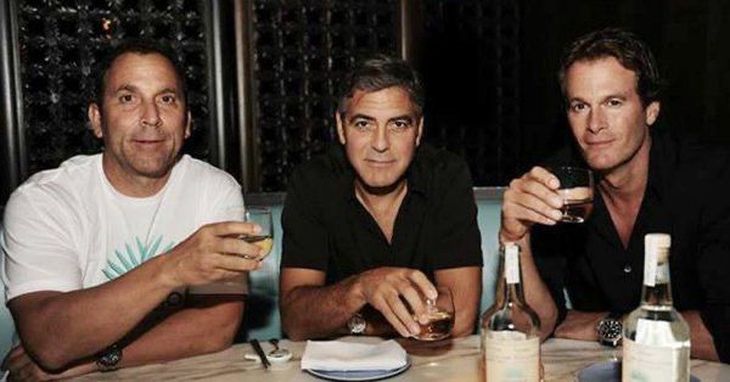 George Clooney fundó la compañía con Rande Gerber y Mike Meldman en 2013. George Clooney fundó la compañía con Rande Gerber y Mike Meldman en 2013.