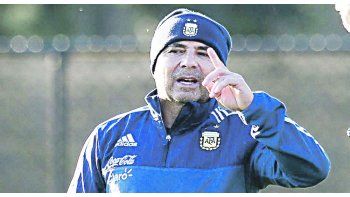 Alternativas. Jorge Sampaoli se juega la clasificación de Argentina al Mundial en 180 minutos y está tratando de armar la mejor lista de convocados. Se habla de Salazar, Pavón y la vuelta de Higuaín como novedades.