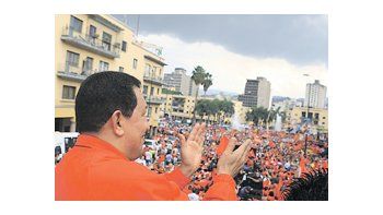 Acosado por la recesión, la inflación y el auge del delito, Hugo Chávez debió ponerle el cuerpo a la campaña para las elecciones legislativas del domingo. La oposición espera dar la sorpresa.