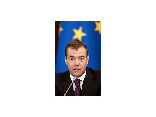 Medvedev habla en la cumbre de Jabarovsk. La cumbre terminó en buenos términos, pero no resolvió cuestiones de fondo.