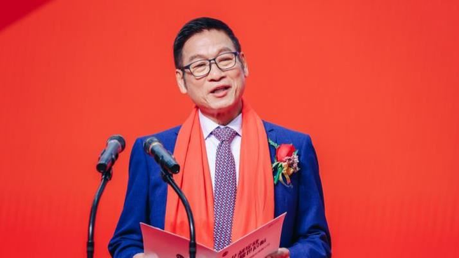 Quién es Zhang Congyuan, el millonario taiwanes apodado como el Rey de los zapatos. 