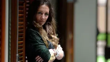 Directora Paula de Luque presenta su nueva novela "Los infiernos", una exploración del tiempo y la memoria