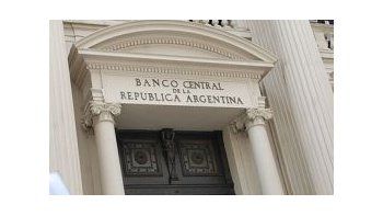 Por cepo cambiario, salida de capitales cayó casi 70%