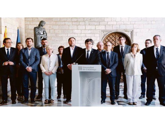 Denuncia. El presidente catalán e impulsor de la independencia, Carles Puigdemont, acusó ayer a Madrid de imponer un estado de excepción.