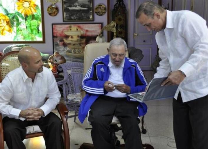 Reapareció Fidel Castro al recibir a los Cinco (foto 1)