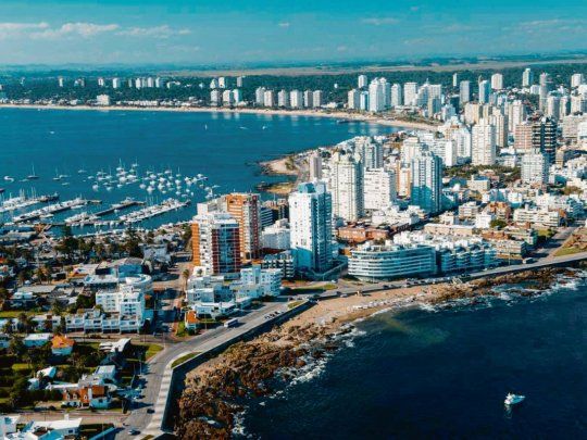 Expectativa. La reapertura de Uruguay se producirá para el inicio de la temporada de cruceros, una actividad muy fuerte para el país. Con el centro puesto en Punta del Este.