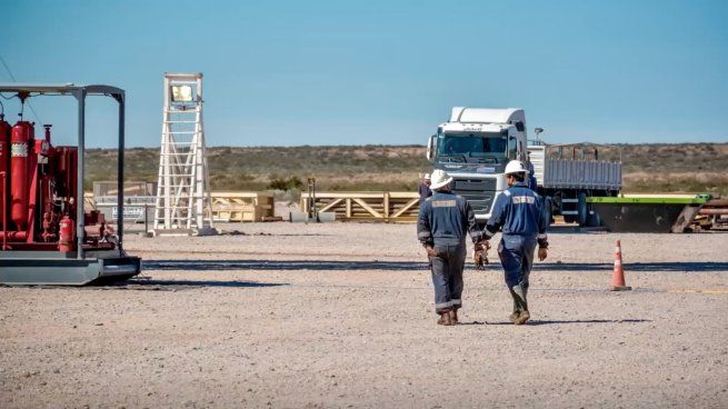 Vaca Muerta es un yacimiento petrolífero situado en la cuenca neuquina en las provincias de Neuquén, Río Negro, La Pampa y Mendoza.