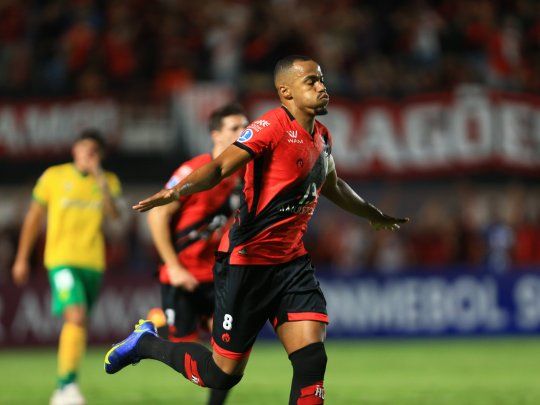 Defensa y Justicia perdió con Goianiense en Brasil y tiene un pie y medio fuera de la Copa Sudamericana.