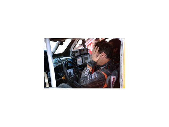 Robby Gordon, al finalizar la décima etapa. Aguarda por la apelación del fallo.