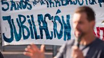 El PIT-CNT busca una reforma constitucional como respuesta a la ley de reforma de la seguridad social en Uruguay.