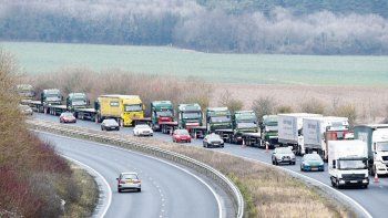 Anticipo. Episodios anteriores de congestionamiento de camiones con mercancías podrían repetirse y agravarse si el Reino Unido concreta una salida desordenada de la Unión Europea a fines de octubre.