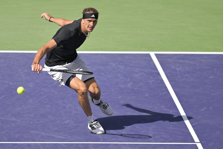 Alexander Zverev, protagonist along with Carlos Alcaraz of an unusual day in Indian Wells. The two candidates for the title in the Californian Masters 1000 had to retire after the suspension ordered by the umpire, with the duel tied 1-1, when a swarm of bees invaded court 1. Alexander Zverev, protagonist along with Carlos Alcaraz of an unusual day in Indian Wells. The two candidates for the title in the Californian Masters 1000 had to retire after the suspension ordered by the umpire, with the duel tied 1-1, when a swarm of bees invaded court 1.