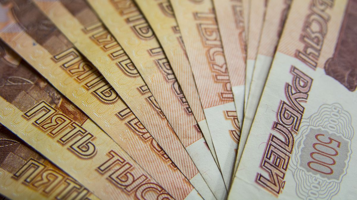 The ruble reached a maximum in 7 years due to the high prices of gas and oil