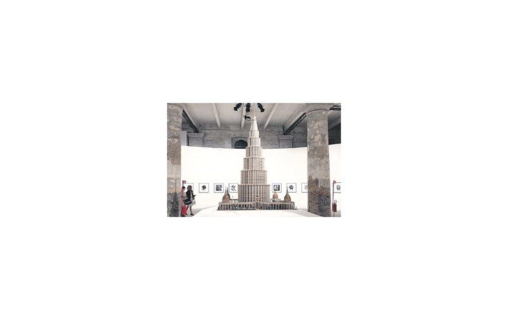 El “Palacio Enciclopédico” que  da título a Venecia  2013, una edición que nuevamente invita a repensar el modelo de la bienal aparentemente agotado, pero que, en su inmensidad e incluso en su caos, alberga arte digno de ver.